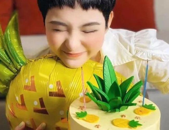 Nhiều người dễ dàng nhận ra cô nàng khi Dứa là tên fanclub của Hiền Hồ.