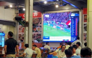 Nhu cầu thuê tivi máy chiếu tăng chóng mặt trước mùa World Cup 2022